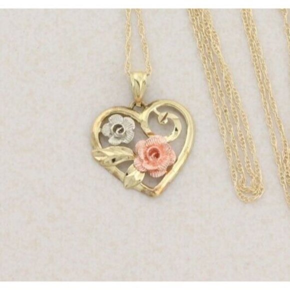 10K Yellow Gold White Gold and Rose Gold Heart Flower Necklace 18" Chain - Picture 1 of 8